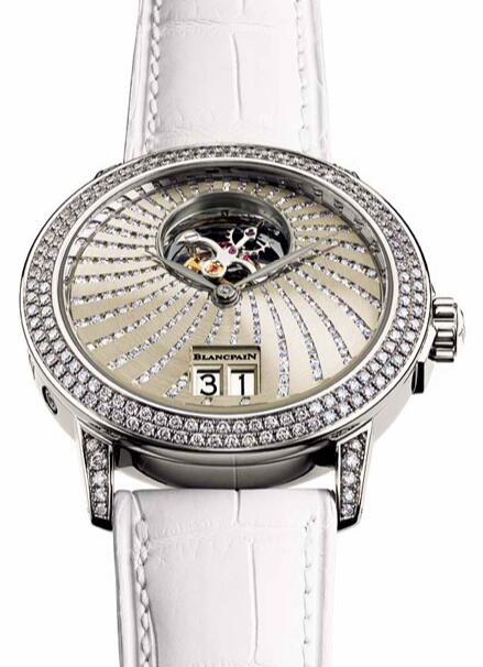 Valuable replication watches are fixed with diamonds.