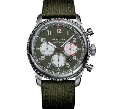 The dark green dial endows the timepiece the strongly military style.