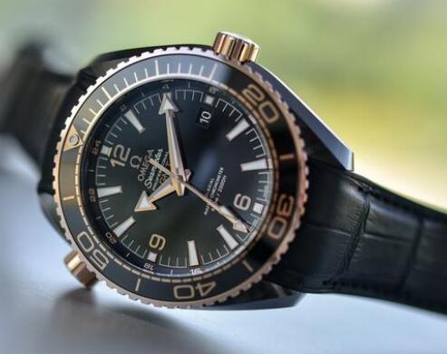 With the arrow hands, the Seamaster Planet Ocean looks much stronger.